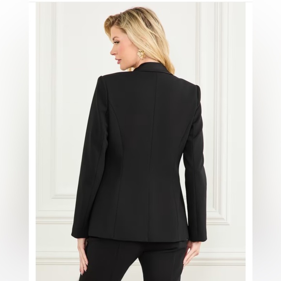 Elegant Black Women's Blazer - Size M (6) - Picture 5 of 9